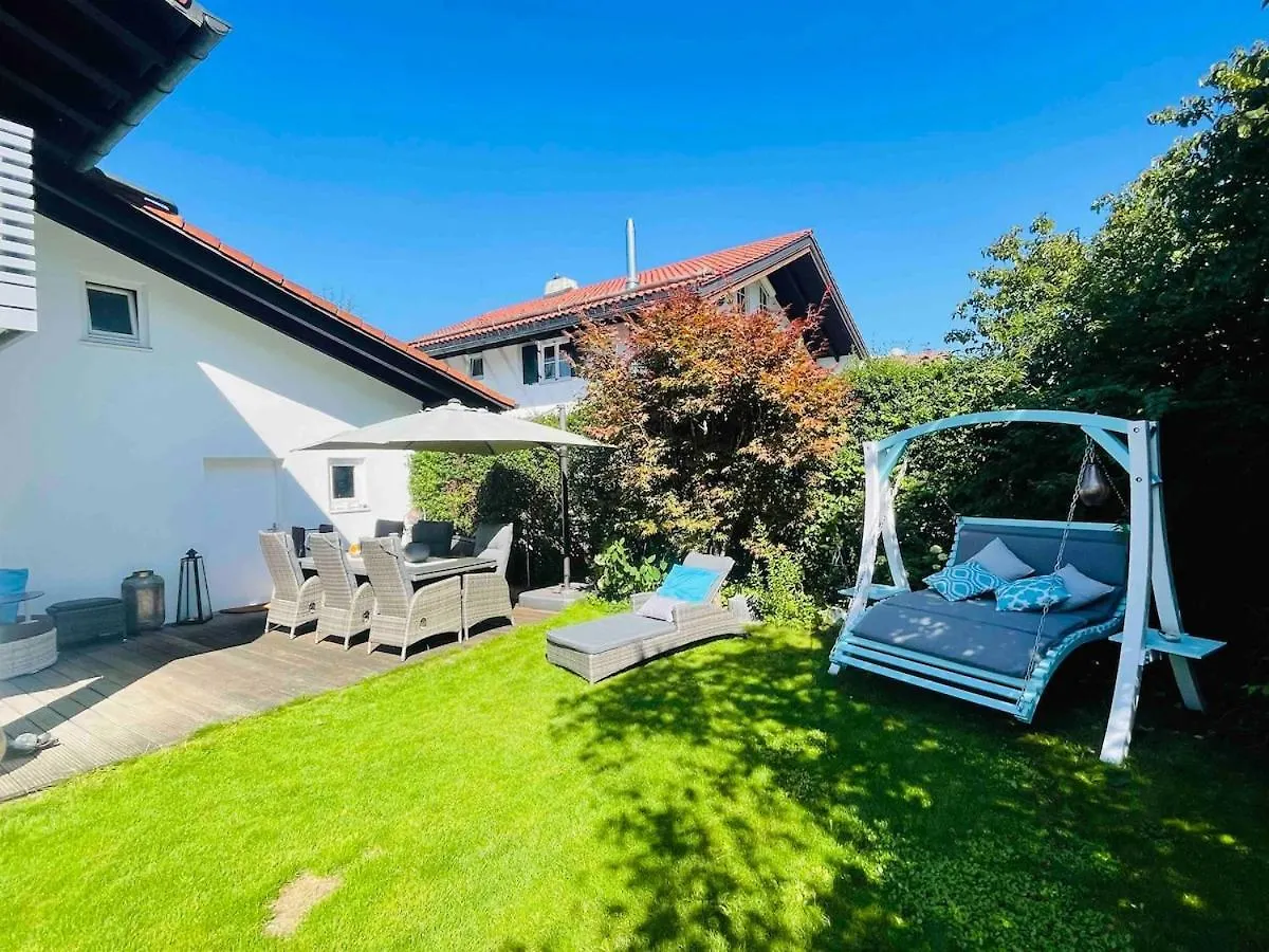Holiday home Sonniges Modernes Ruhiges Grosses Haus Garten Pool Oberhaching