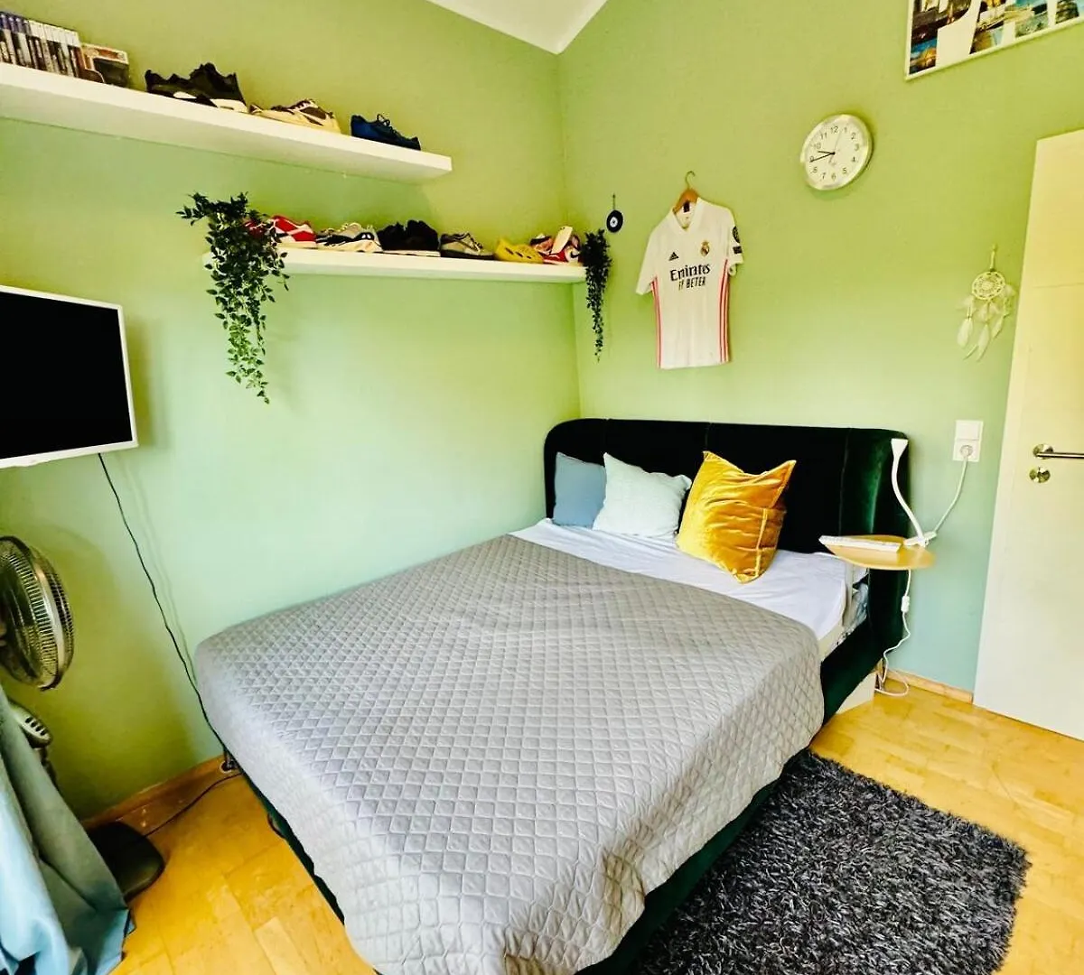 Holiday home Sonniges Modernes Ruhiges Grosses Haus Garten Pool Oberhaching